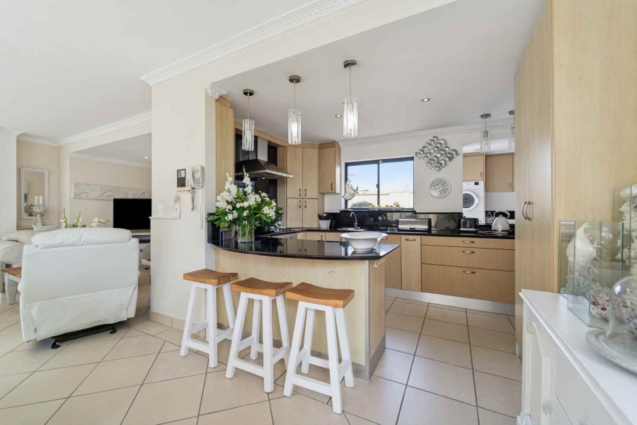 4 Bedroom Property for Sale in Sunset Links Western Cape